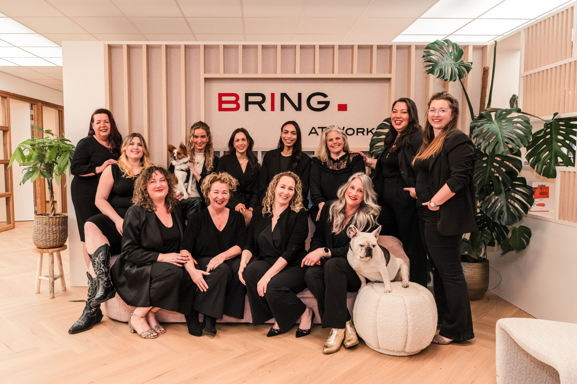 Het hele team van het uitzendbureau Bring at Work