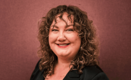 Lachende operationeel manager van Bring at Work in Amsterdam