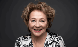 Lachende directeur Ingrid van der Oord van Bring at Work