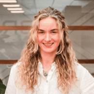 Lachende Recruitment Consultant en planner in de zorg van Bring at Work